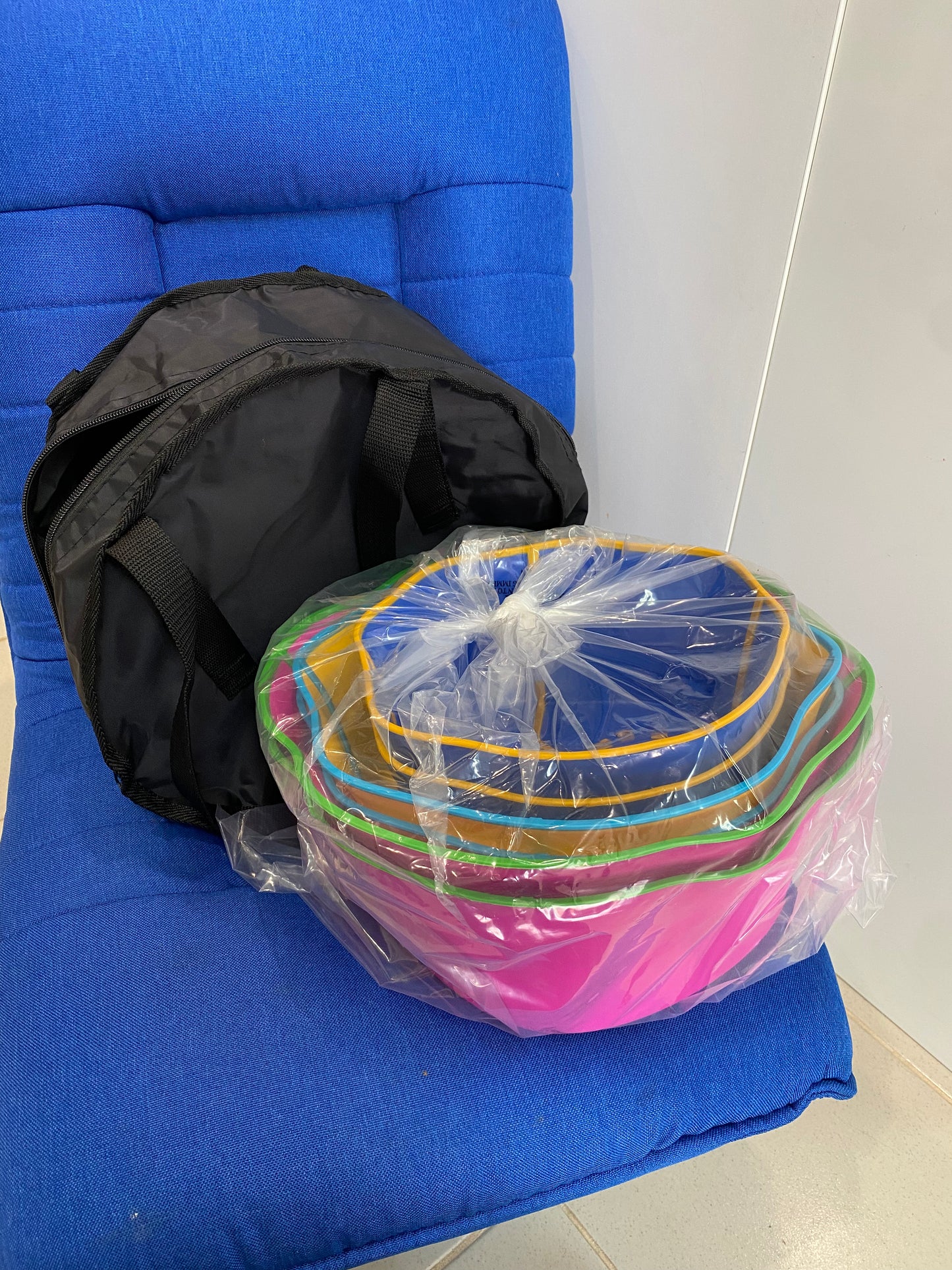 Step a Stumps and carry bag on a blue chair