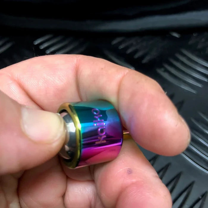 Thumb pressing the end of the detonator held between two fingers