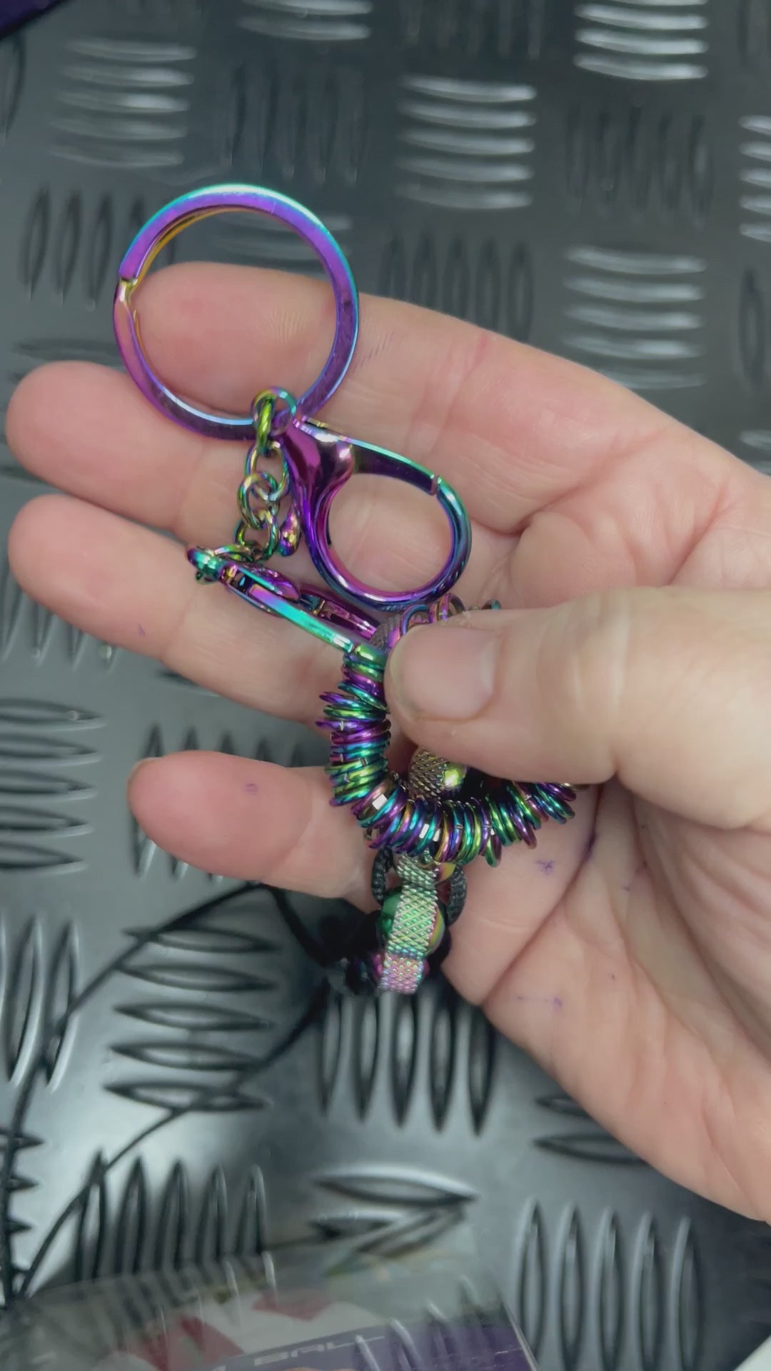 Video of using the kaiko keyring for fidgets